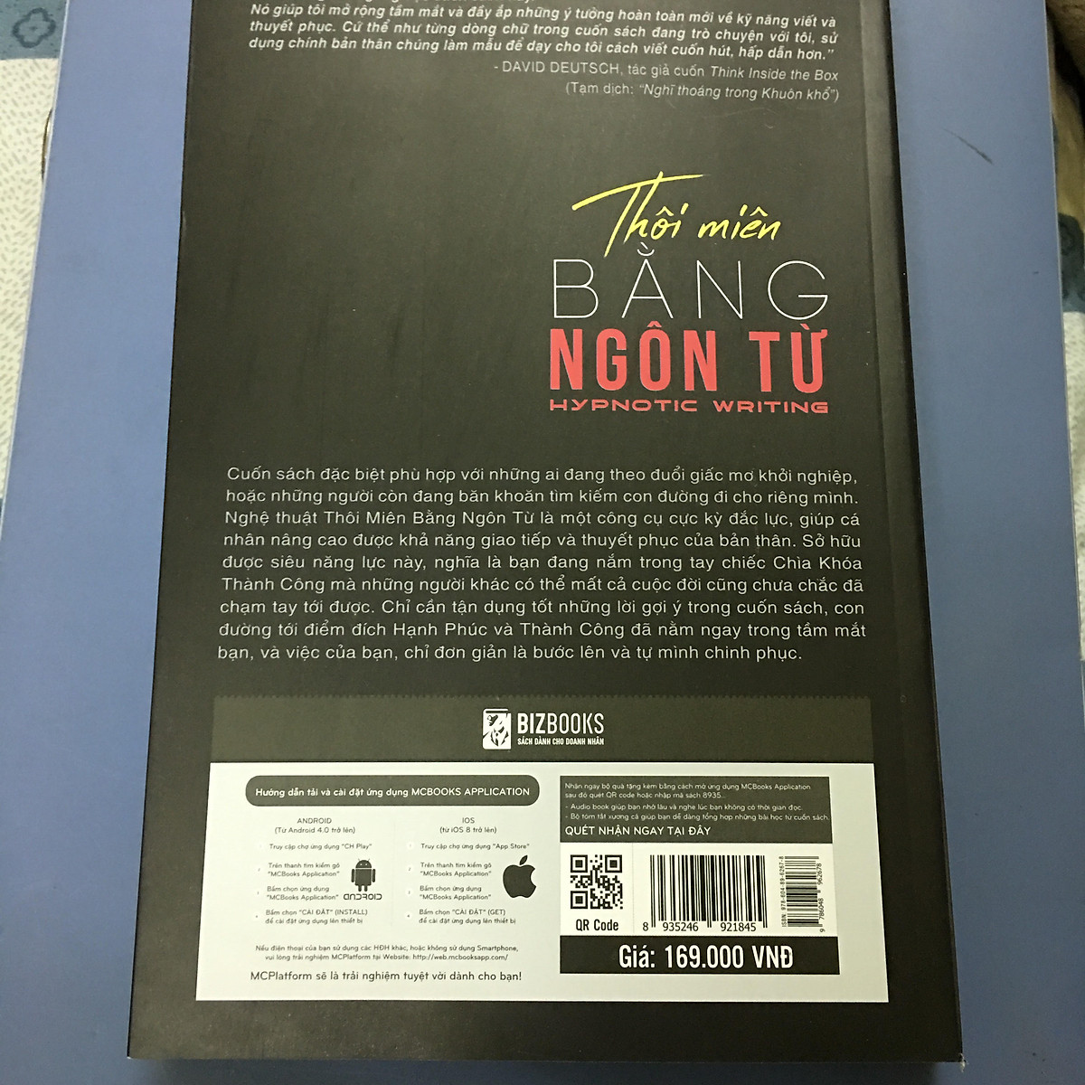 Thôi miên bằng ngôn từ (bản 2018 bìa hình đen) + kèm 1 bookmark hình ngẫu nhiên