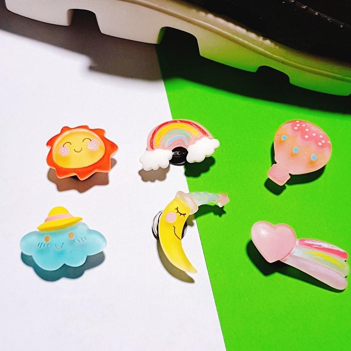 Nút cài dép sticker jibbitz 3D loại cứng chủ đề bầu trời (trăng, sao, cầu vồng, khí cầu)