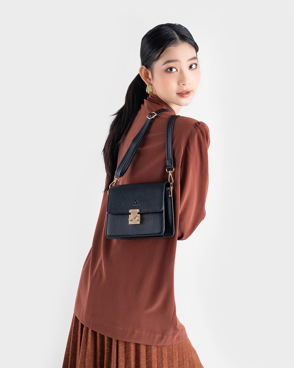 Túi đeo chéo da nữ khóa nhấn Yuumy Seasand YN99