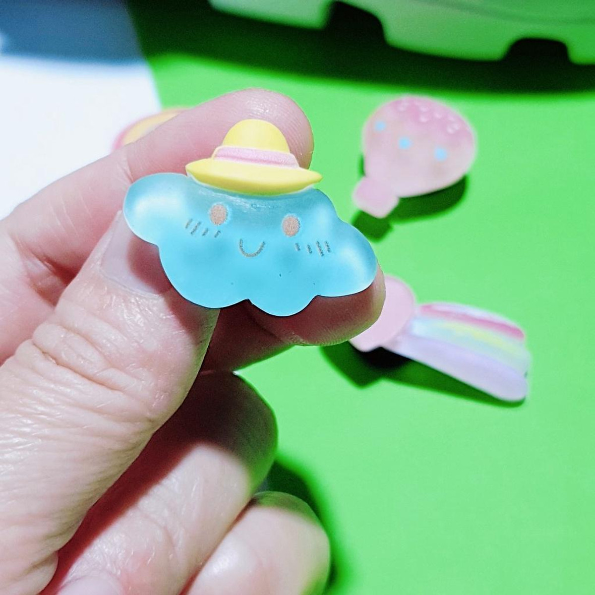 Nút cài dép sticker jibbitz 3D loại cứng chủ đề bầu trời (trăng, sao, cầu vồng, khí cầu)