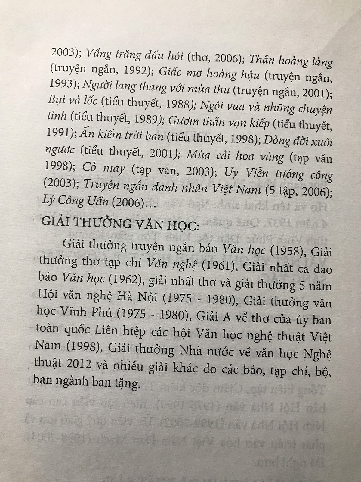 Tuyển tập thơ Ngô Văn Phú: Phương gió nổi - Vầng trăng dấu hỏi (Tác phẩm văn học được Giải thưởng Nhà Nước) sách bìa cứng tặng kèm bookmark