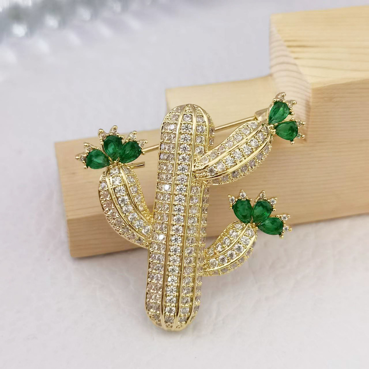 Huy hiệu cài áo vestáo sơ mi thích hợp namnữ 01  Giá Sendo khuyến mãi  70000đ  Mua ngay  Tư vấn mua sắm  tiêu dùng trực tuyến Bigomart