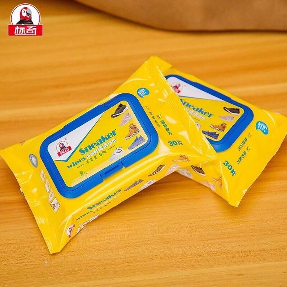 Khăn lau giày dép, túi xách vỏ hộp màu vàng. Gói 30 tờ,