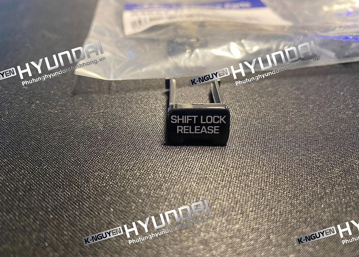 Nút Shift Lock Release Hyundai Tucson 2015 2016 2017 2018 2019 2020 mới