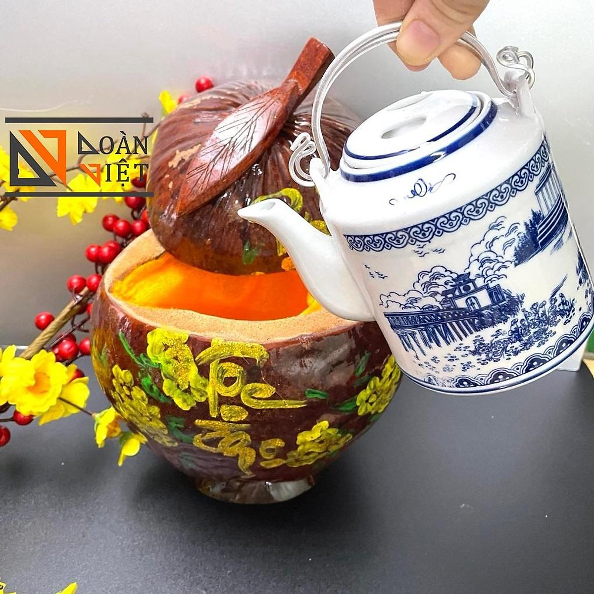 Bình Ủ ẤM trà, VỎ Ủ GIỮ ẤM TRÀ bằng TRÁI DỪA vẽ chữ THƯ PHÁP