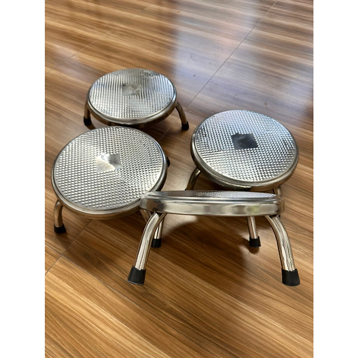 Ghế Thấp Inox, Ghế Ngồi Xổm, Ghế Nhặt Rau Đa Năng Kích Thước 25 Cm 4 Chân Có 4 Nút Cao Su Chống Trượt