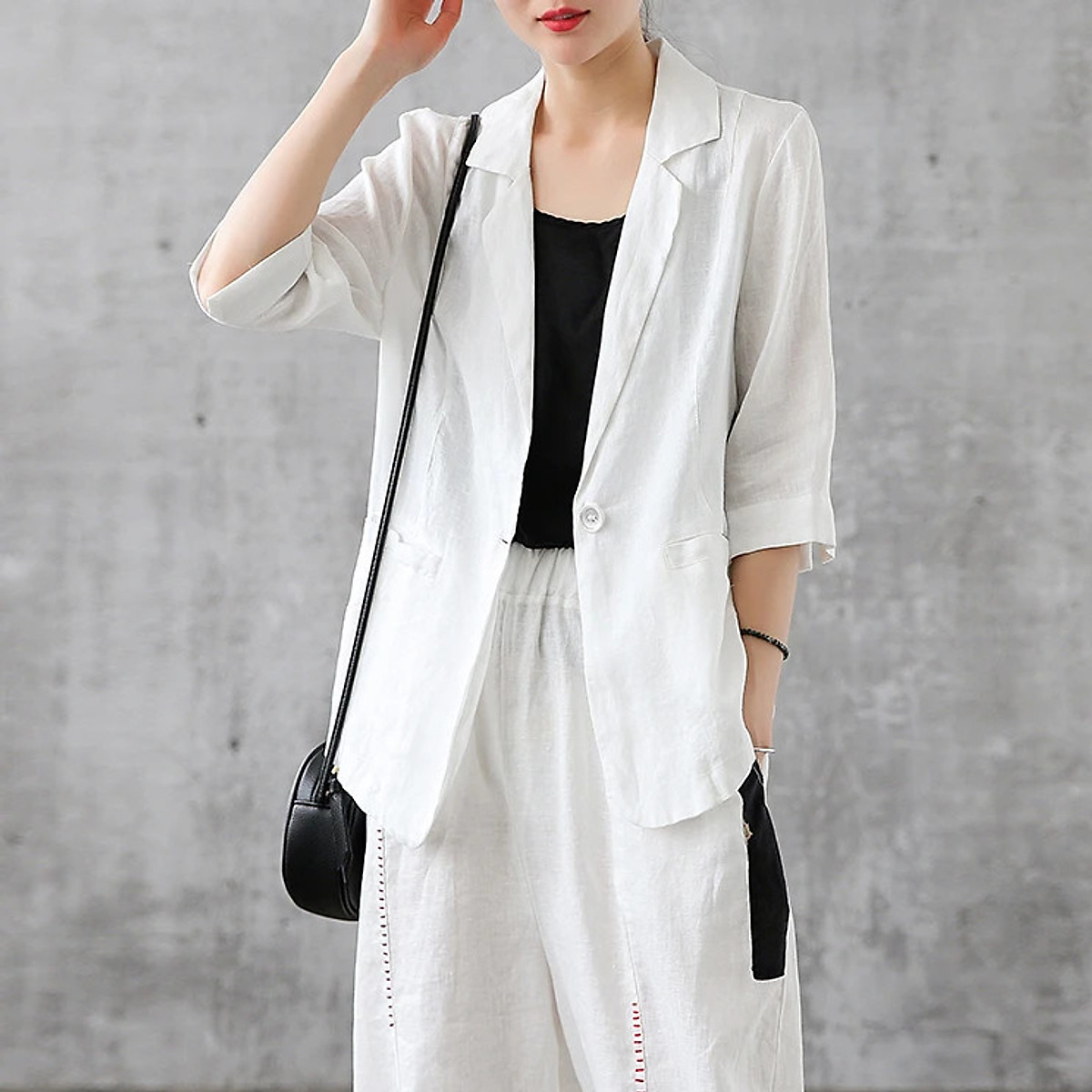 Bí kíp chọn áo vest blazer đi làm để trông không bị già  LINN