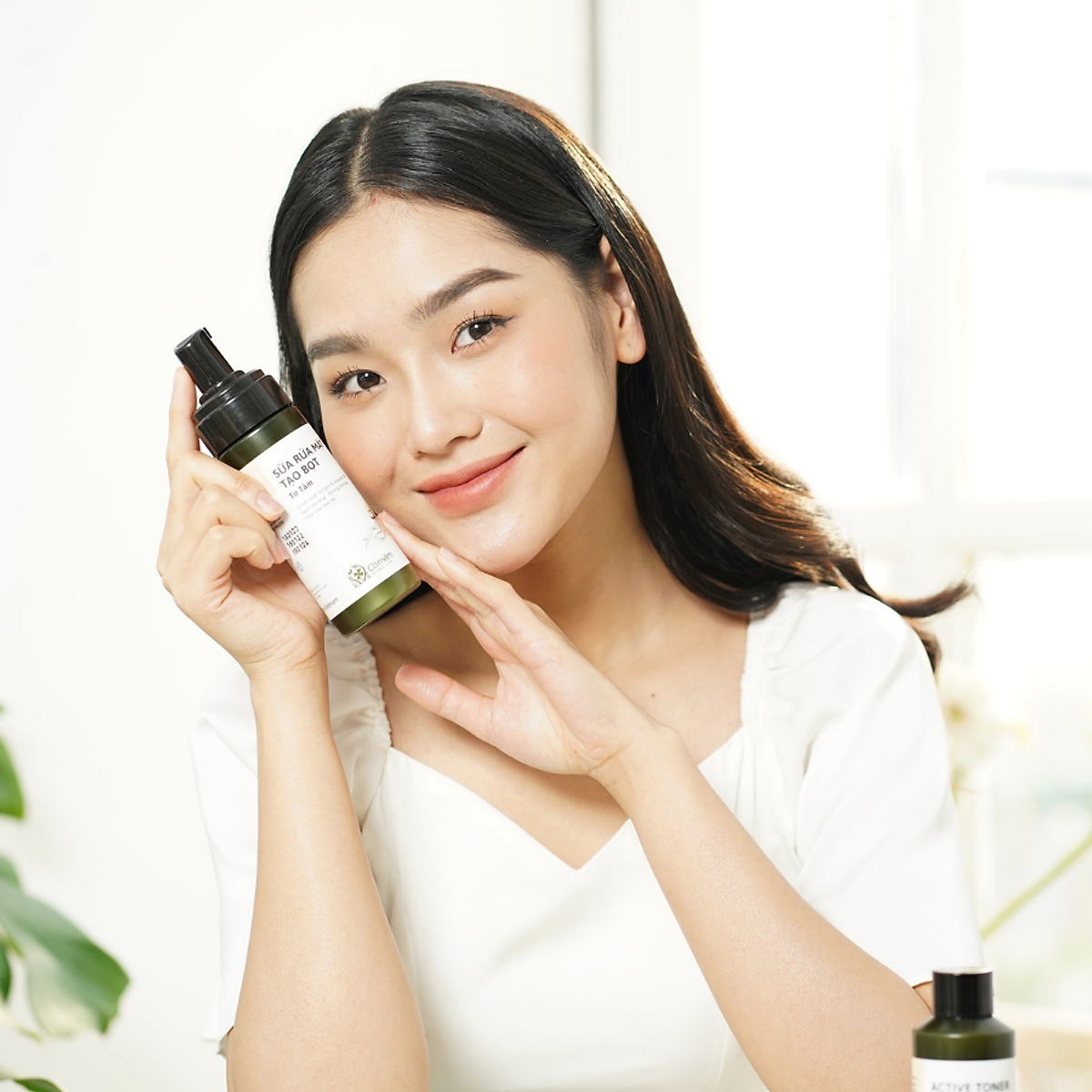 Sữa Rửa Mặt Tạo Bọt Tơ Tằm Sạch Thoáng Không Khô Da Cỏ Mềm 150ml