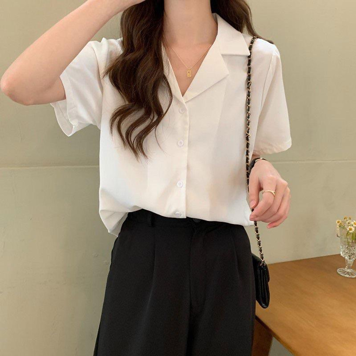 Diện sao cho trẻ áo sơ mi nữ cổ vest  LEIKA