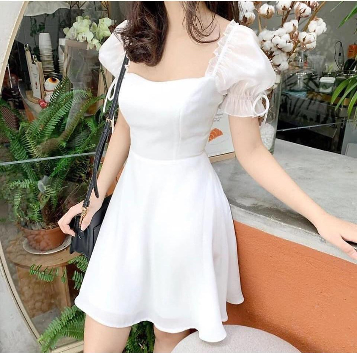 Sao nữ trên thảm đỏ tuần qua Váy đen dễ mặc là thế nhưng Nữ thần Kim Ưng  Tống Thiến vẫn là nhân vật bị réo tên vì món phụ kiện lệch