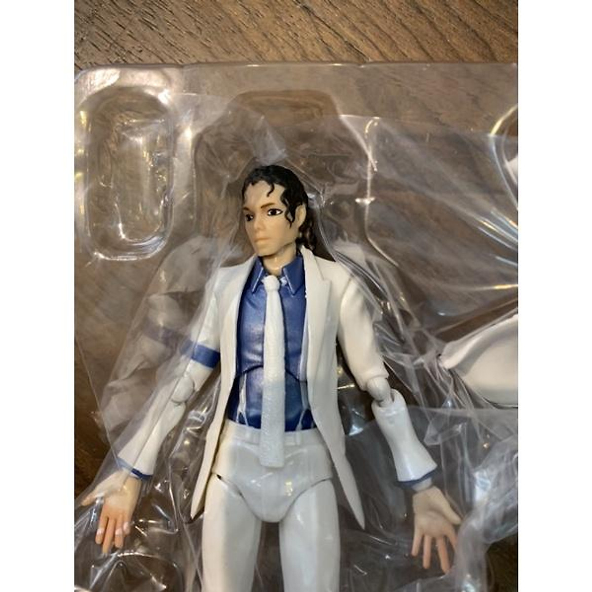 Cuộc sống cô độc của cậu con trai út nhà Michael Jackson Đứa trẻ không mẹ  7 tuổi đã mồ côi cha sống vô hình trong gia tộc giàu sang
