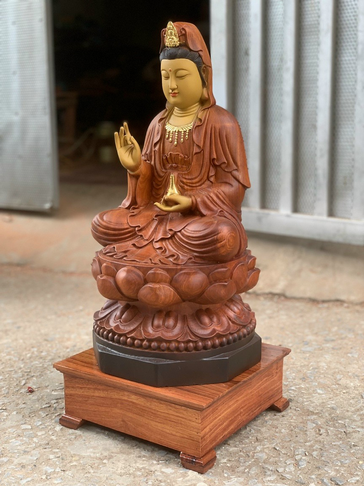 Tượng Phật Bà Quan Âm Bồ Tát Bằng Gỗ Hương Đá Tô Làm Mầu Giả Cổ