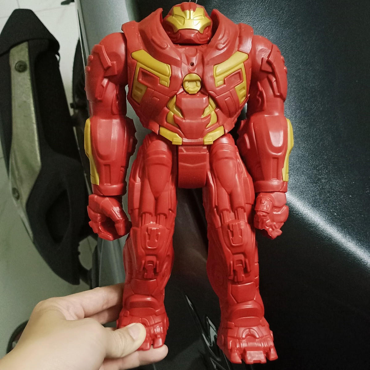 Mô hình Iron Man khổng lồ gây bão mạng xã hội