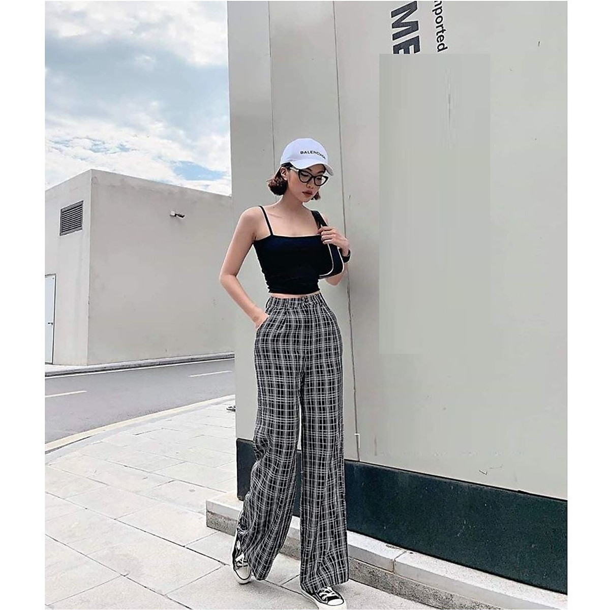 Phối quần ống rộng với áo croptop