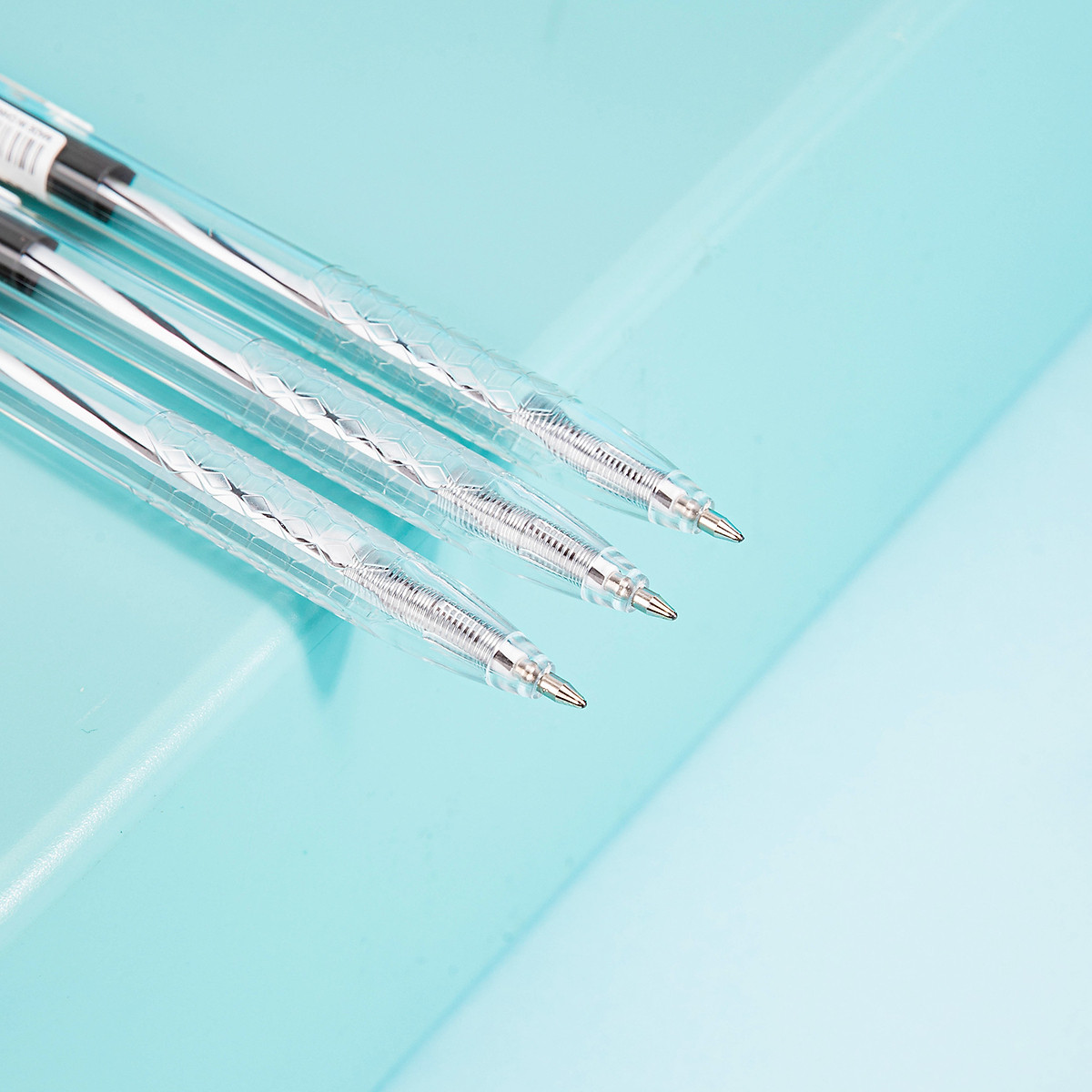Combo 12 chiếc bút bi dầu dầu đầu ngòi 0.7mm bấm Deli - Mực xanh/đen/đỏ - EQ24