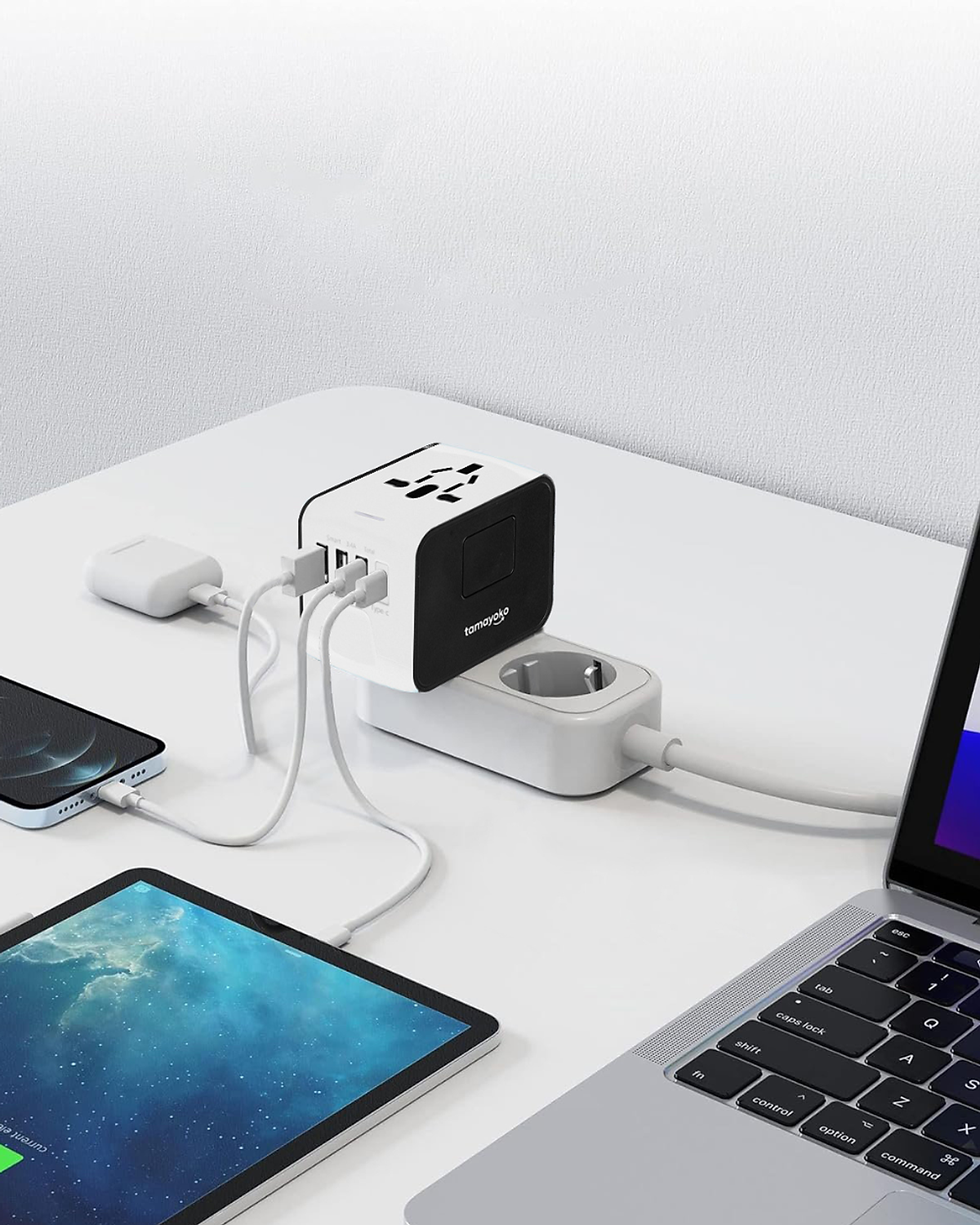 Ổ Cắm Điện Du Lịch Quốc Tế Đa Năng Tích Hợp 3 Cổng USB-A 1 Cổng USB C. Chất Liệu Nhựa PC Chống Cháy Phù Hợp Với Hơn 150 Nước. Hàng Chính Hãng Tamayoko