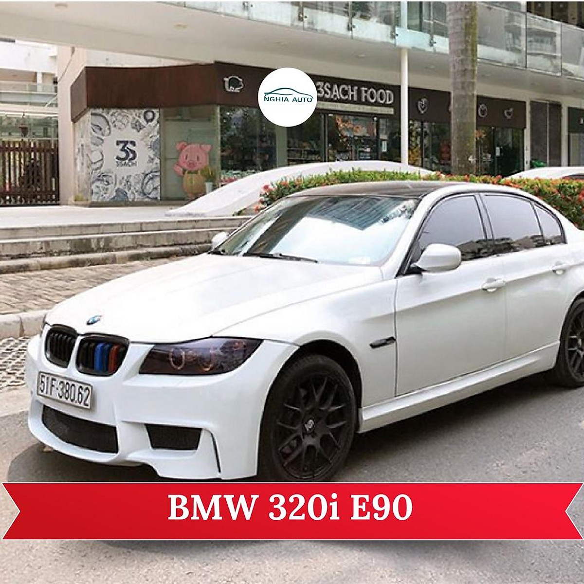 Xế sang BMW 3 Series đời cũ bị bỏ rơi tại Hà Nội