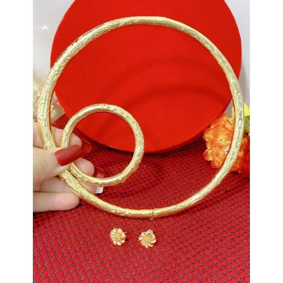 Mua Set bộ trang sức cưới cô dâu màu vàng 24 cao cấp gồm 1 kiềng cổ 1 vòng tay 1 đôi bông | Tiki Mua Set bộ trang sức cưới cô dâu màu vàng 24 cao cấp gồm 1 kiềng cổ 1 vòng tay 1 đôi bông | Tiki