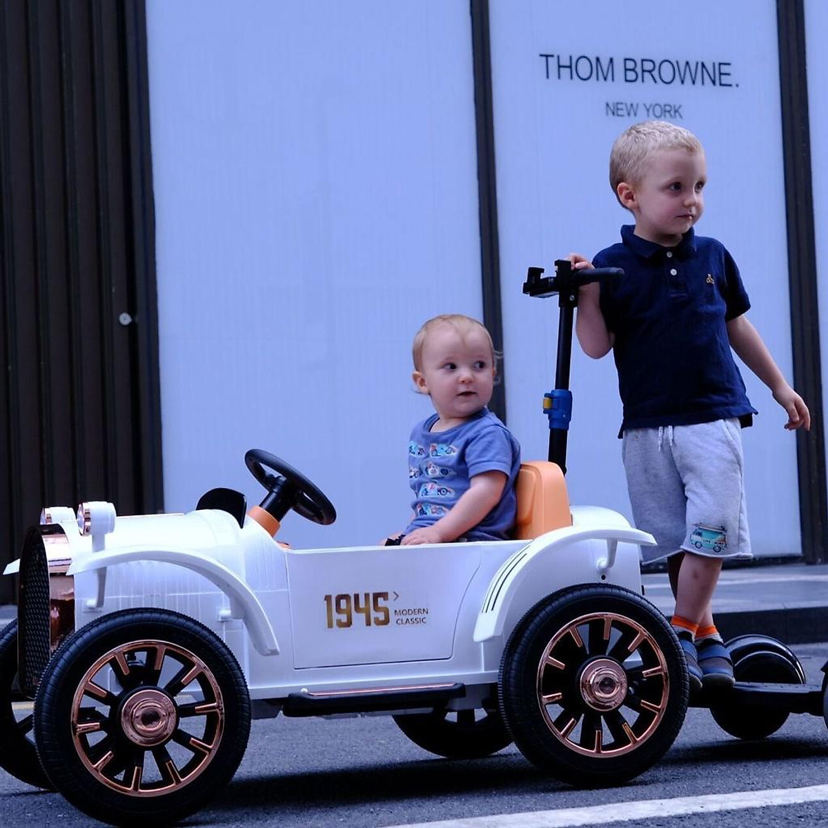 HOTXe ô tô điện trẻ em bốn bánh điều khiển từ xa ô tô đồ chơi