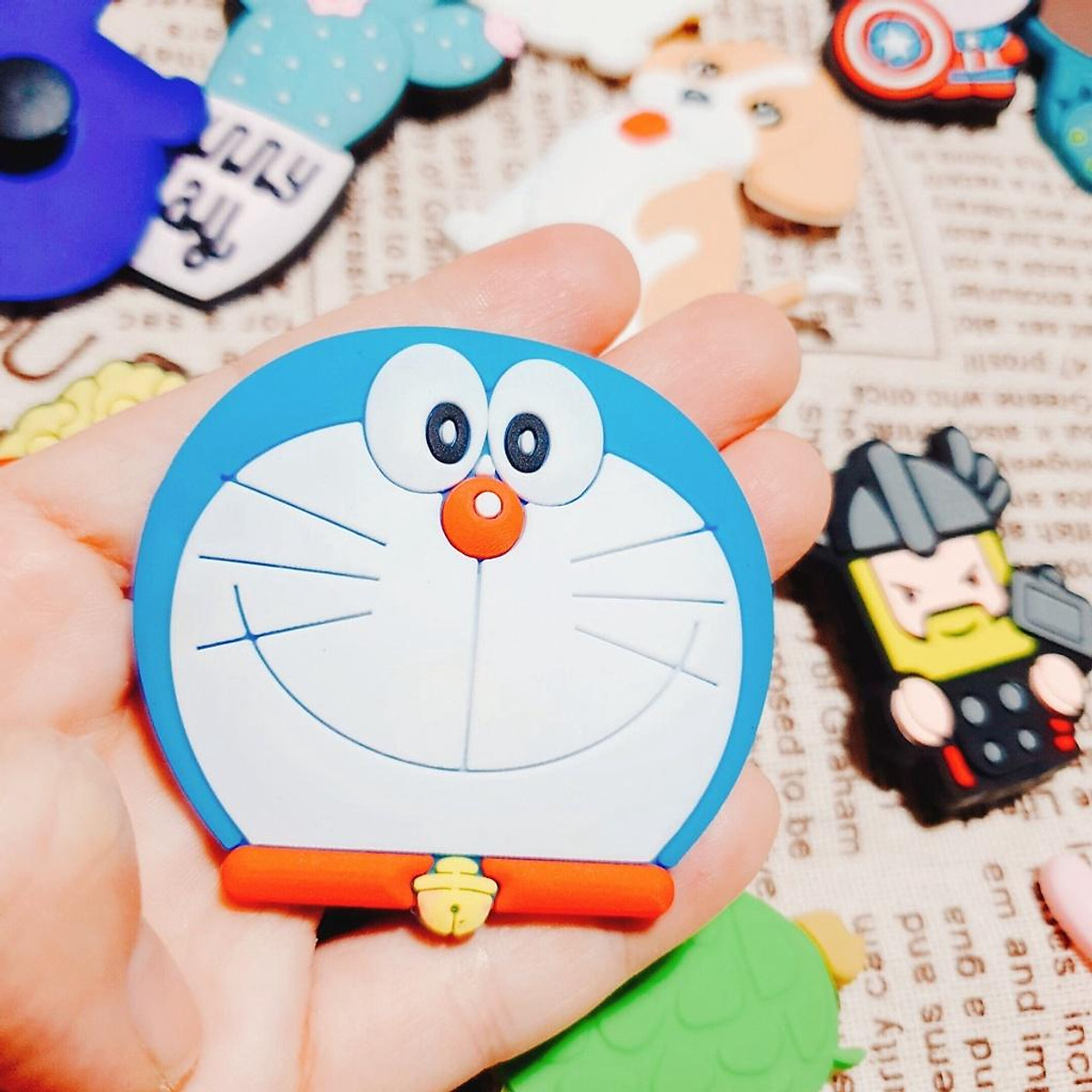 sticker gắn dép loại nhựa 2d to _ bigsize