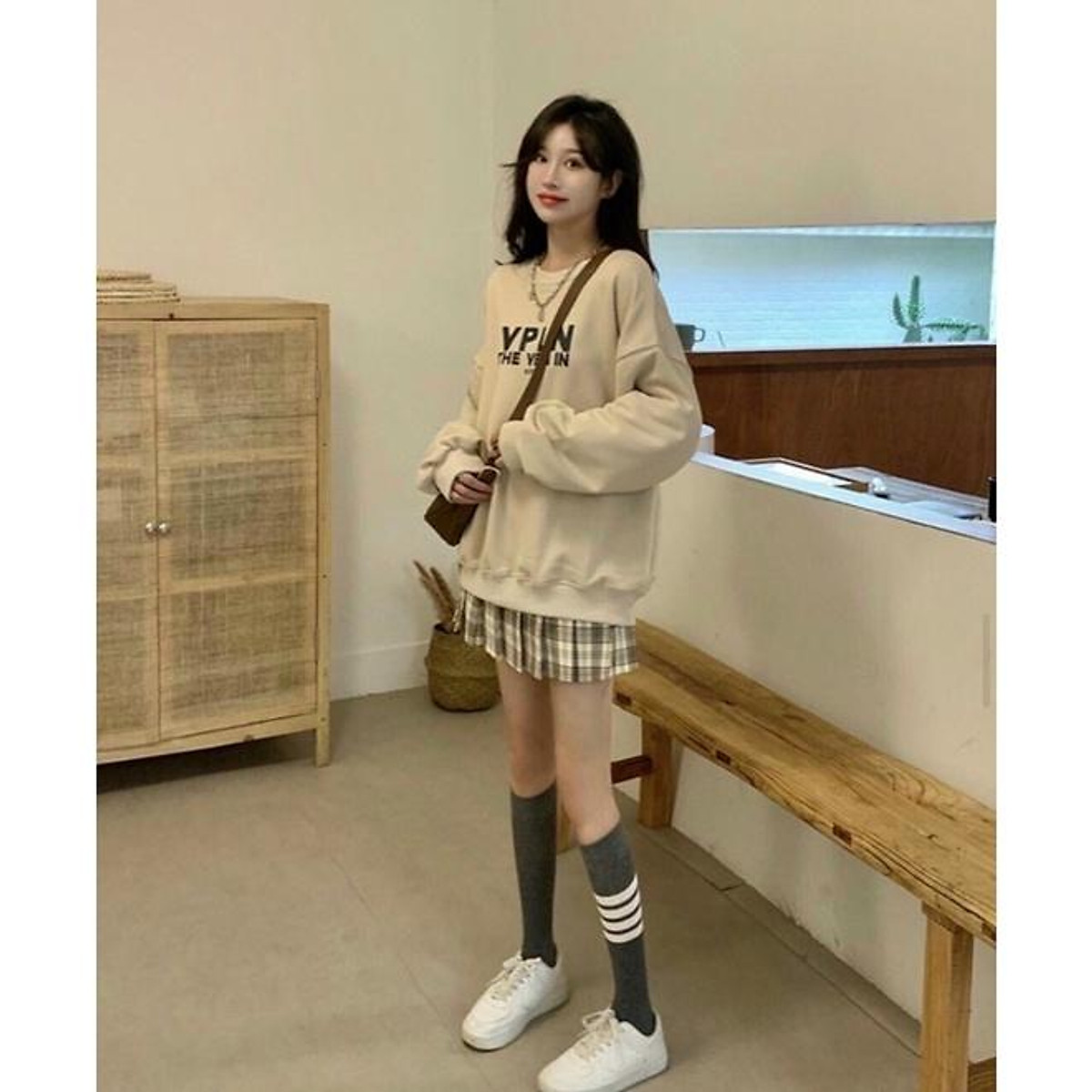 5 cách phối áo hoodie với chân váy dài chuẩn Fashionista
