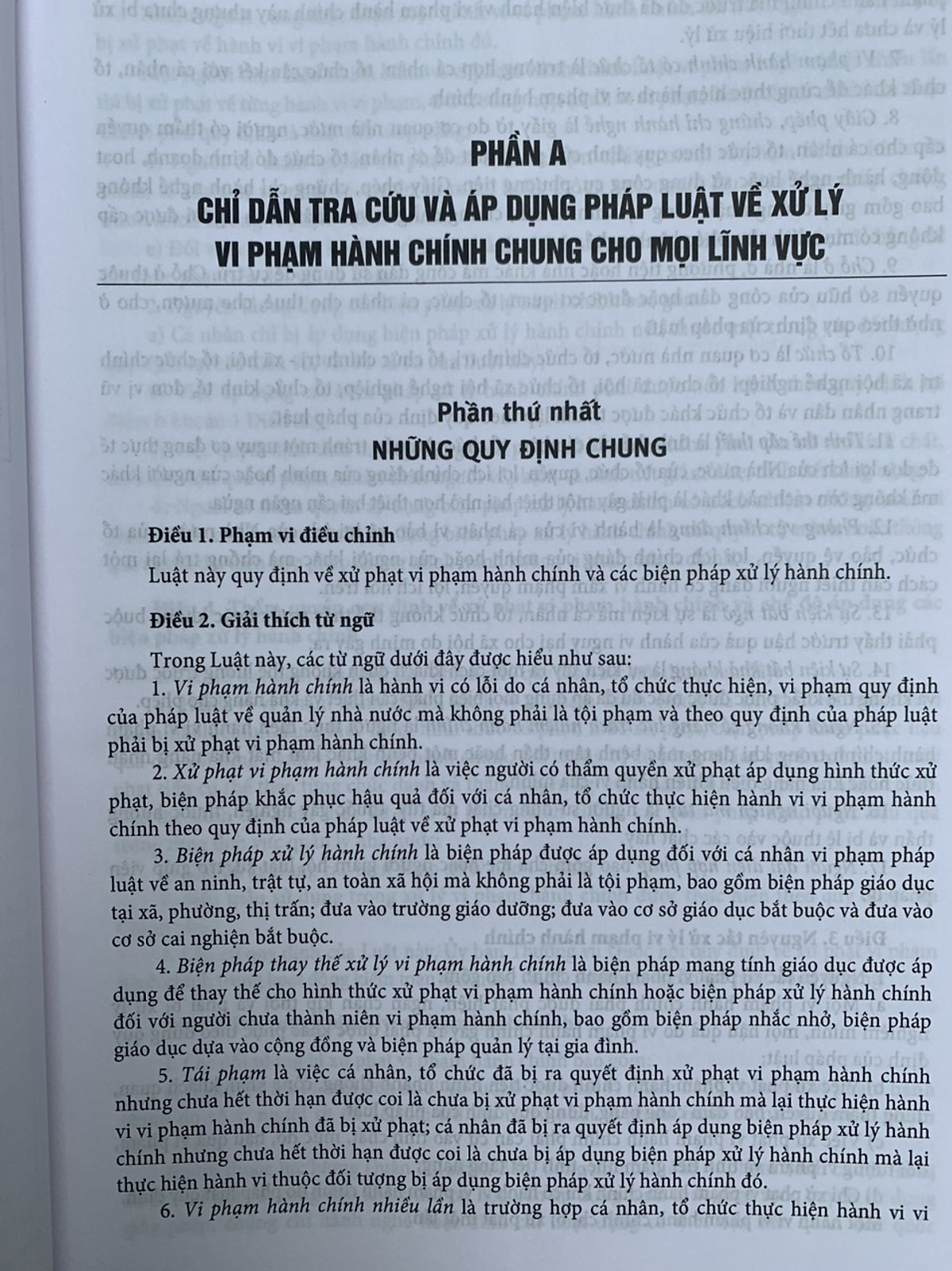 Chỉ dẫn tra cứu và áp dụng pháp luật về xử lý vi phạm hành chính (được sửa đổi, bổ sung năm 2020) - Quyển 1 và Quyển 2