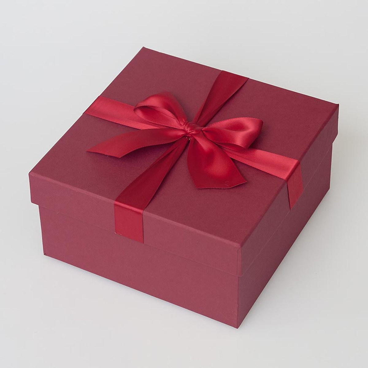 Hộp quà vuông đính nơ, hộp quà tặng sinh nhật, hộp quà tặng 8/3 ...