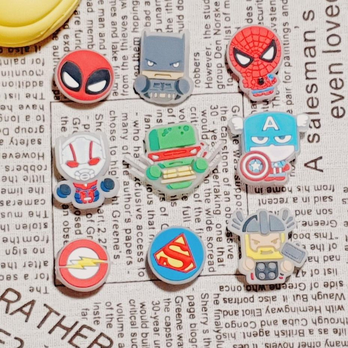 Sticker gắn dép có đèn _ phụ kiện trang trí dép sục các loại _ Không có lò xo