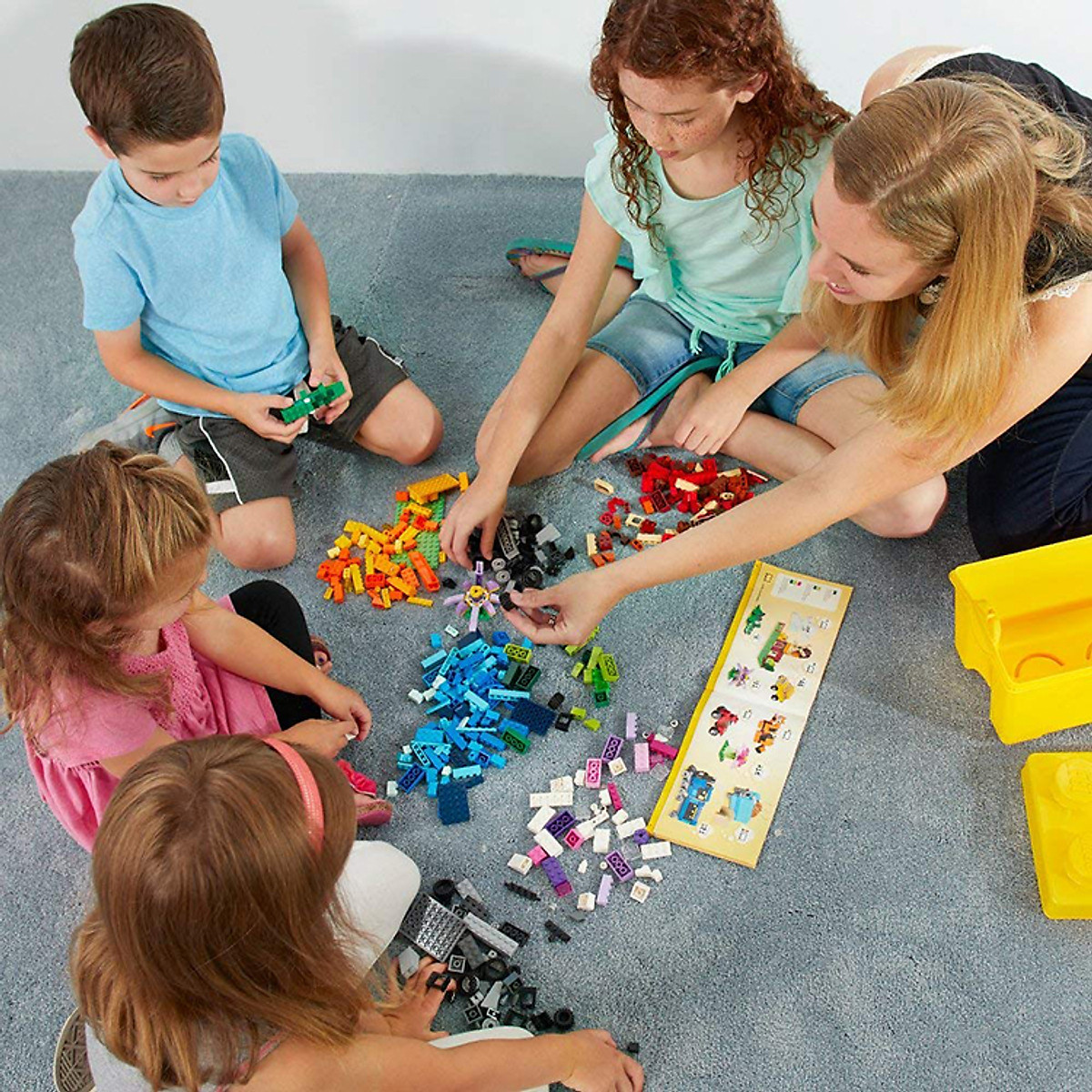 Bộ Lắp Ráp Thùng Gạch Lớn Classic Sáng Tạo LEGO CLASSIC 10698 (790 chi tiết)