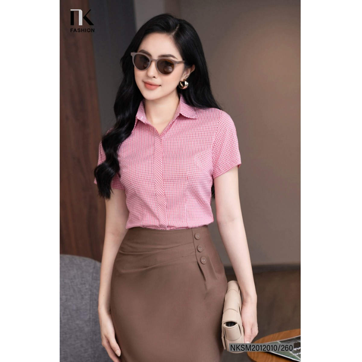 Mua Áo Sơ Mi Nữ Công Sở Thiết Kế Họa Tiết Caro Đẹp Ngắn Tay Vải Hàn Cao Cấp Không Nhăn Nhàu NK FASHION NKSM2012010 - Đen - L tại NK FASHION OFFICIAL Mua Áo Sơ Mi Nữ Công Sở Thiết Kế Họa Tiết Caro Đẹp Ngắn Tay Vải Hàn Cao Cấp Không Nhăn Nhàu Nk Fashion Nksm2012010 - Đen - L Tại Nk Fashion Official