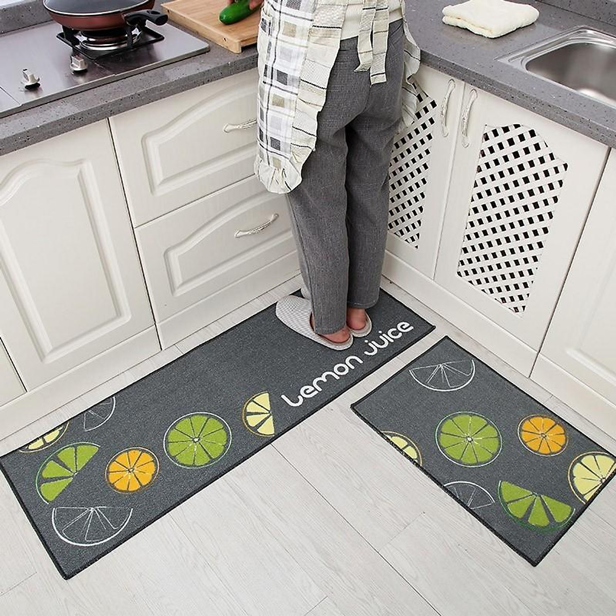 Với thảm lót sàn nhà bếp, bạn có thể tận hưởng sức sống và sự thoải mái khi nấu ăn mỗi ngày.