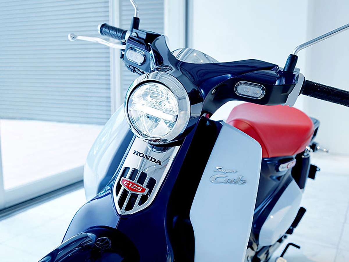 Honda SuperCub C125 khoác áo đen huyền bí giá từ 3800 USD
