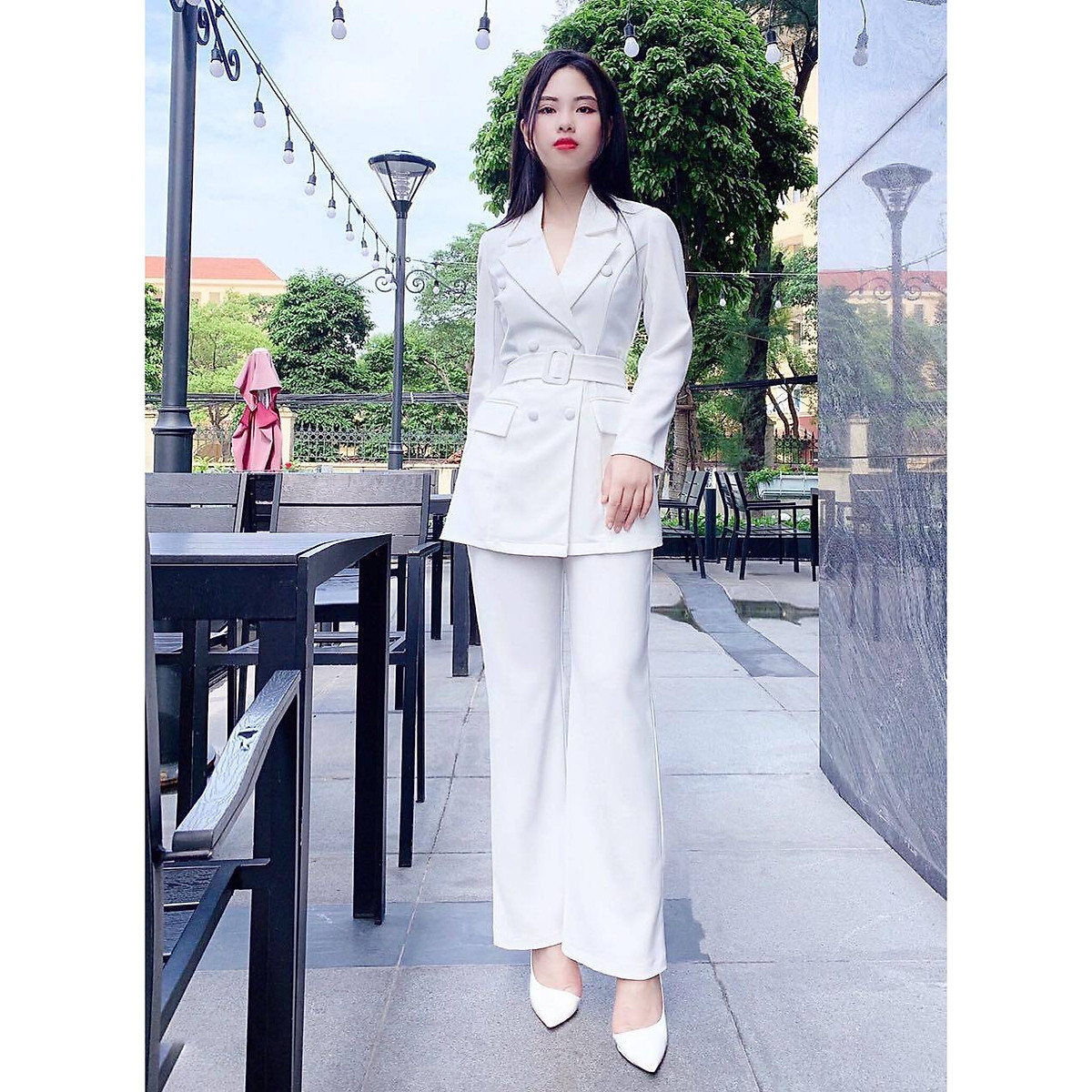 Set áo sơ mi trắng và áo vest đen