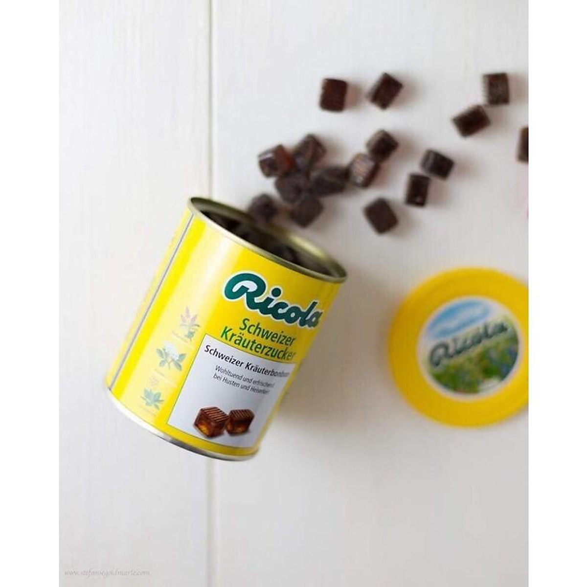 Viên Kẹo Ngậm Ho Ricola Chanh Mật Ong, Kẹo Ngậm Thảo Dược Cho Viêm Họng, Ho, Đau Họng Thơm Miệng Sugar Free, 250G