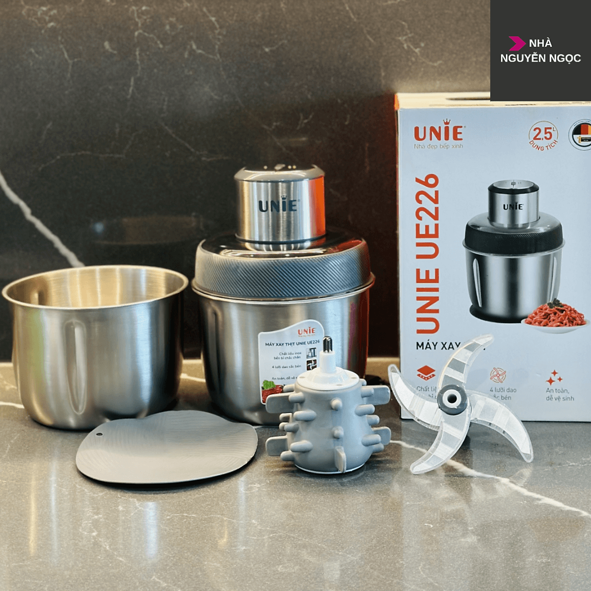 Máy Xay Thịt, Xay Thực Phẩm UNIE UE-226 - Đánh Chà Bông, Bóc Tỏi Tiêu Chuẩn Đức Thép Hợp Kim Dung Tích 2.5 Lít Công Suất 300 W - Hàng Chính Hãng