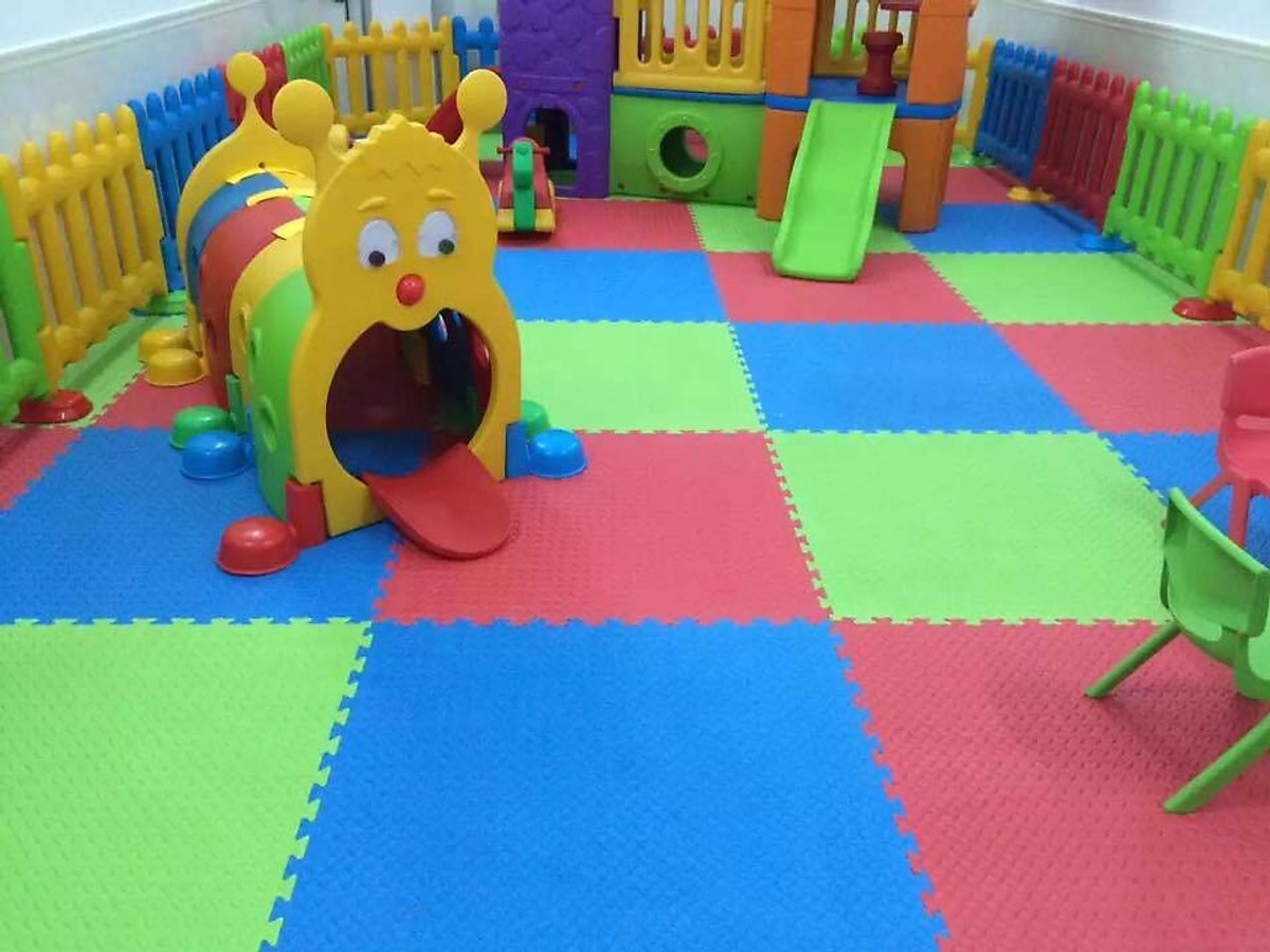 Bộ 6 Tấm Ghép Lót Sàn Kích Thước 60x60 cm- Trang Phòng Ngủ, Phòng Khách, Nhà Bếp - Hoa Văn Tinh Tế - Nhiều Màu Sắc - Hàng Chính Hãng MINIIN