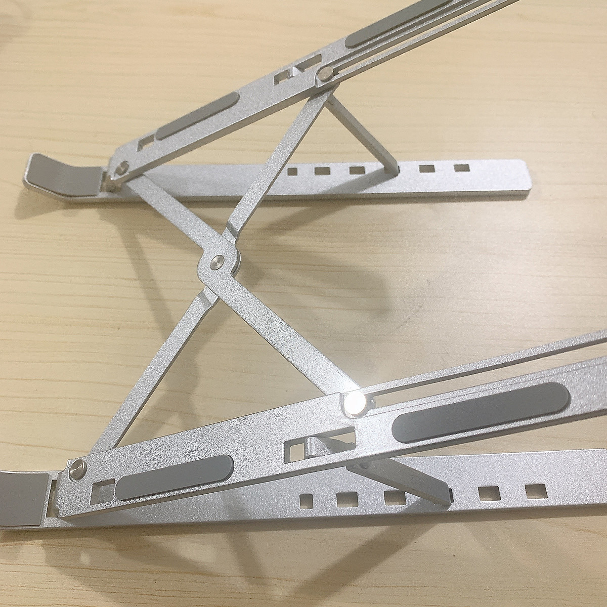 Giá đỡ laptop nhôm có thể gấp gọn dành cho Macbook Ipad Surface và máy tính xách tay