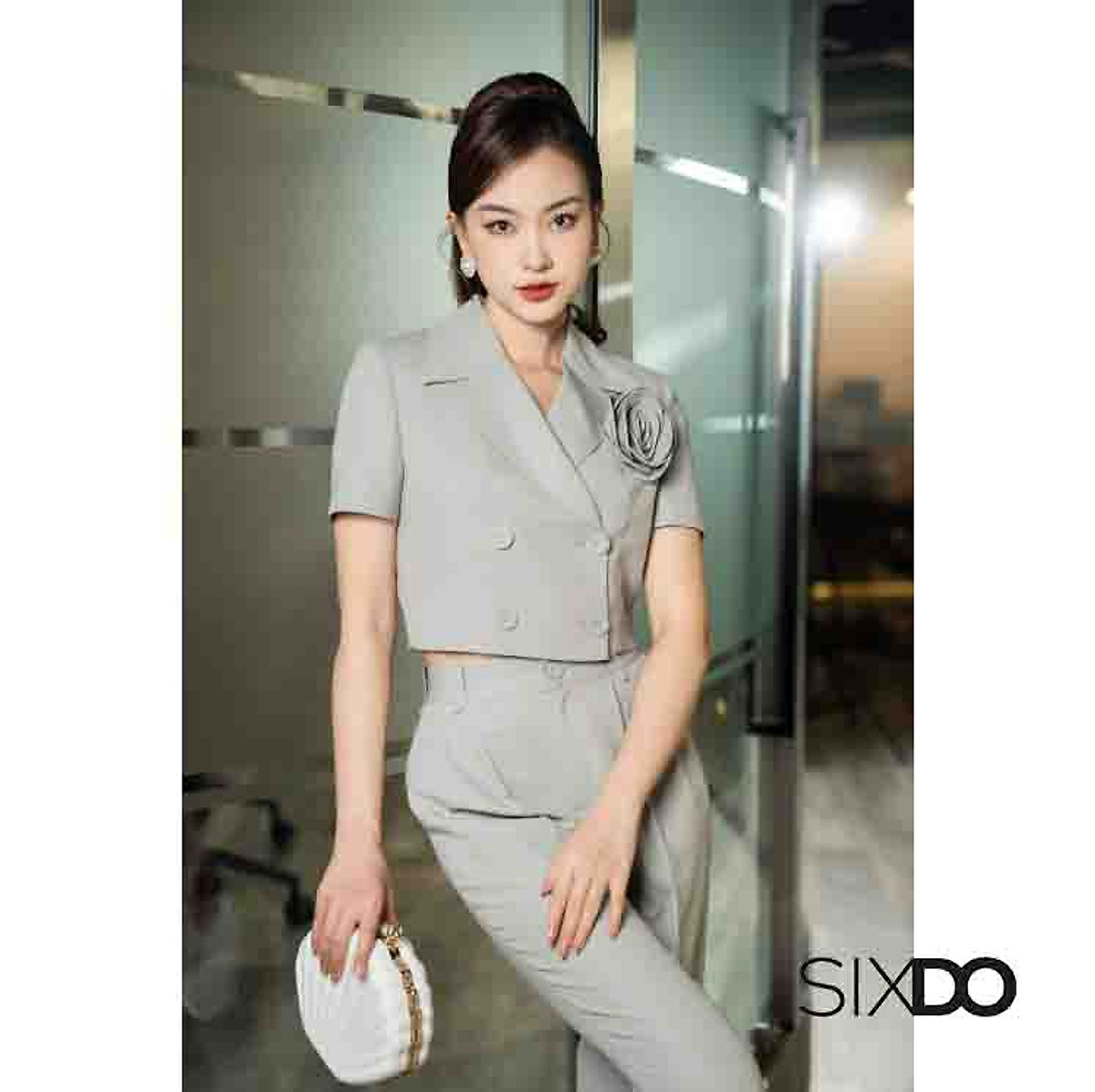 Xu hướng thời trang với áo vest dáng lửng