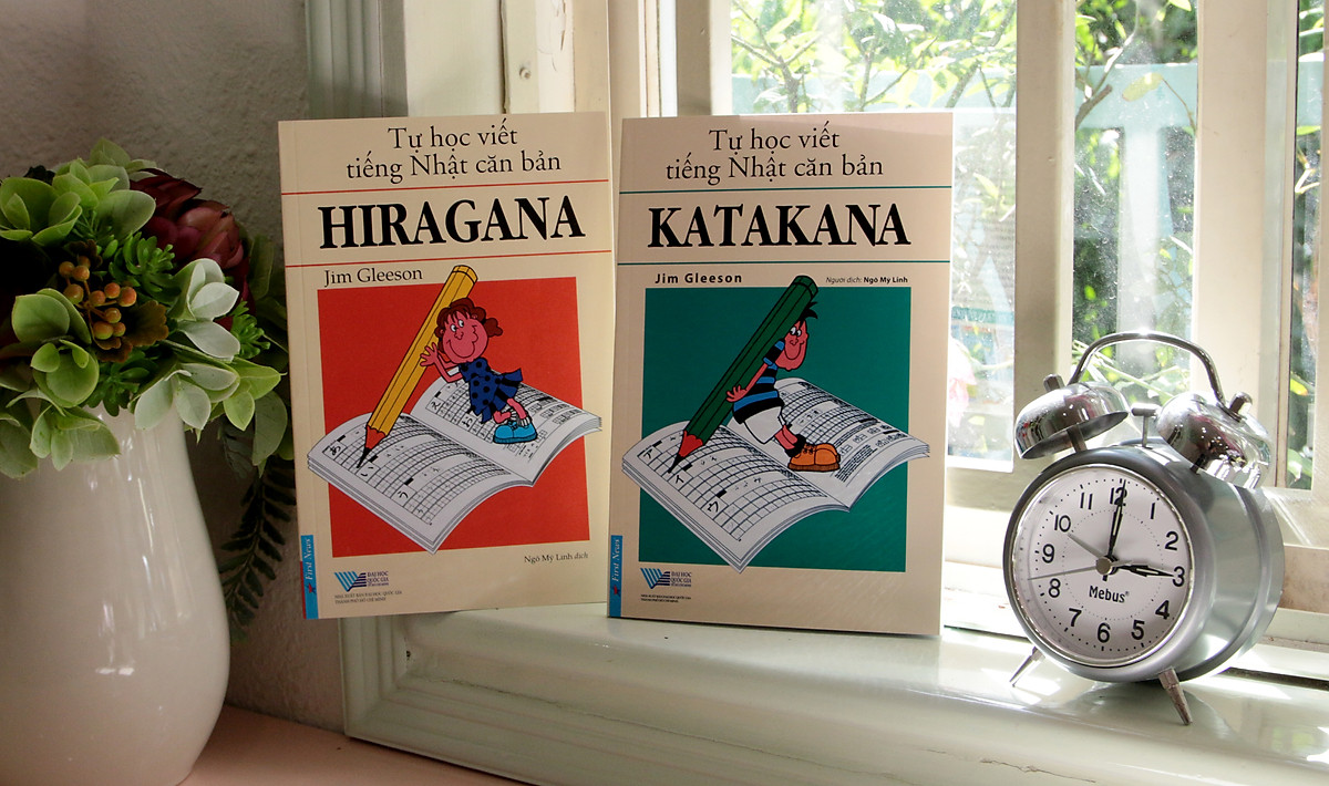 Bộ sách Luyện tập viết chữ Hiragana và Katakana căn bản. Hộp Flash Cards - HIRAGANA & KATAKANA (200 Thẻ + 1 CD)