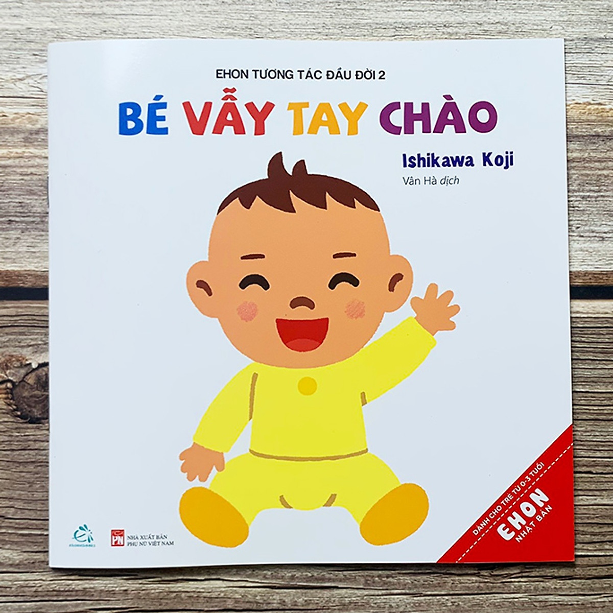 Bé Vẫy Tay Chào