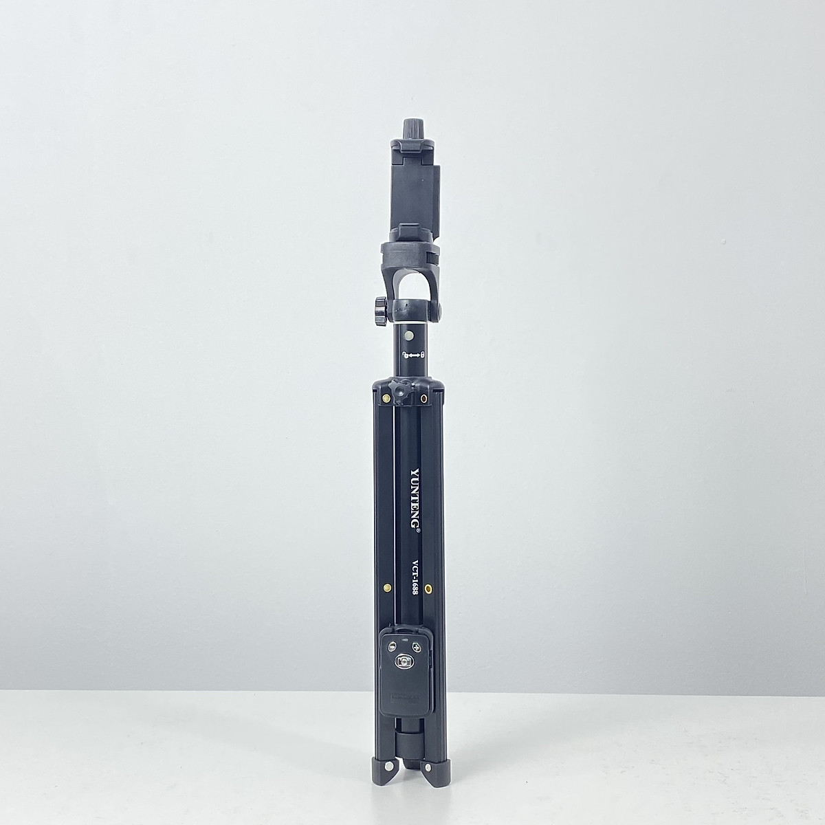 Gậy Chụp Hình Tripod 3 Chân Đa Năng 1688 Có Remote Bluetooth - Gậy Tự Sướng Kiêm Chân Đế Kẹp Điện Thoại, Máy Ảnh