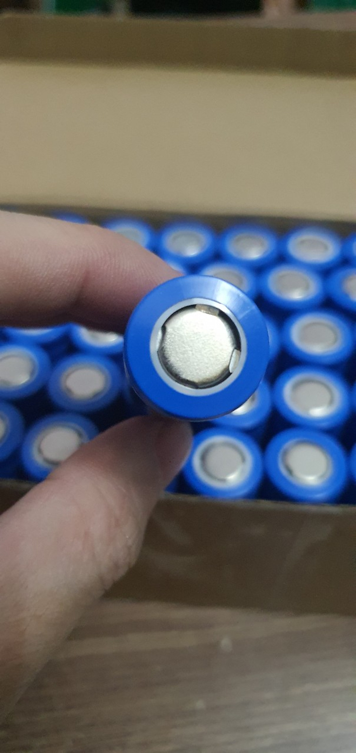 Pin sạc 3.7V 18650 đầu bằng, dùng cho Sạc Dự Phòng, Đèn Pin, Micro Karaoke, Quạt Mini, Đồ Chơi, Cell Laptop, Đèn Pin, Mic, Đèn Laze và các thiết bị điện tử khác - Hàng chính hãng
