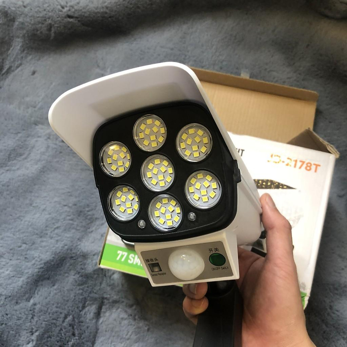 Đèn năng lượng mặt trời mô hình camera chống nước