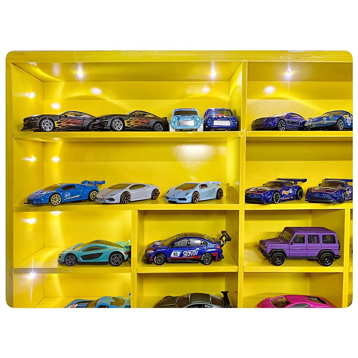Mua Khung Kệ Gỗ Thông Và Hộp Mica Chính Hãng Hot Wheels Bảo Vệ Và Trưng  Bày Xe Mô Hình Tỷ Lệ 164 Và Bearbrick 100  Yeep