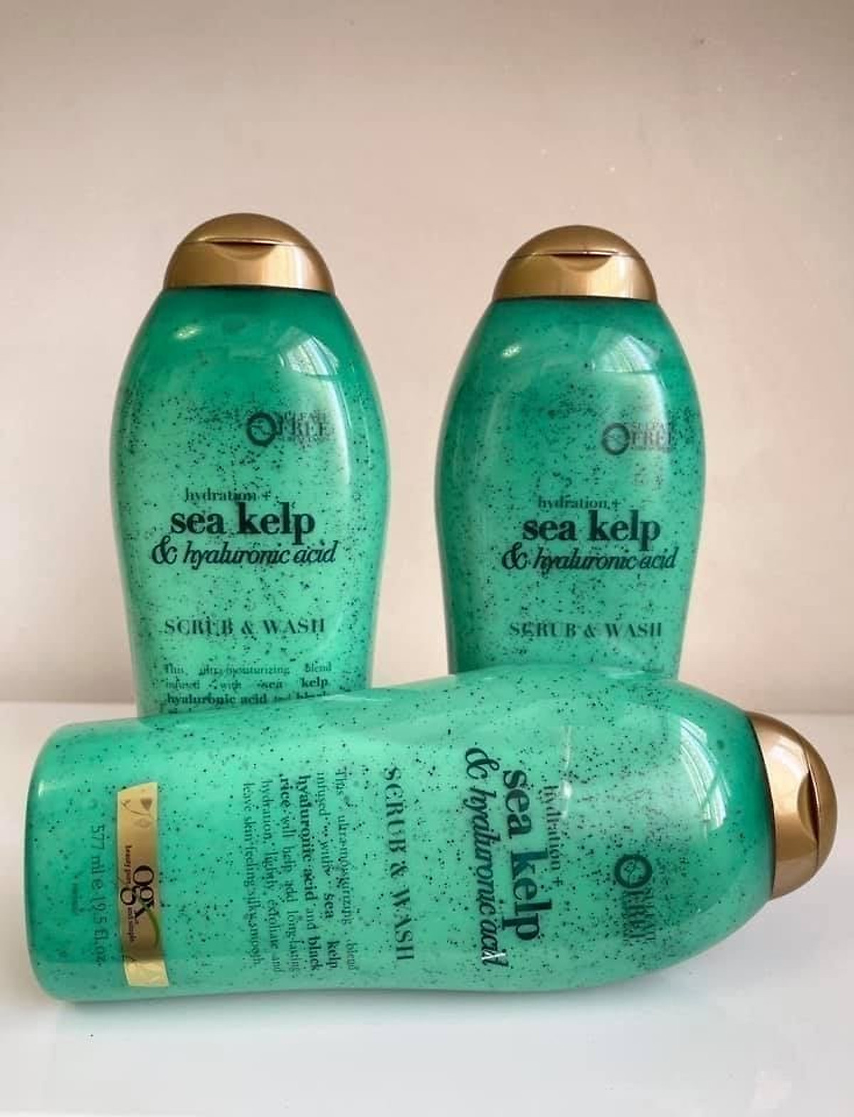 Sữa tắm tẩy tế bào chết Ogx HYDRATION + SEA KELP & HYALURONIC ACID