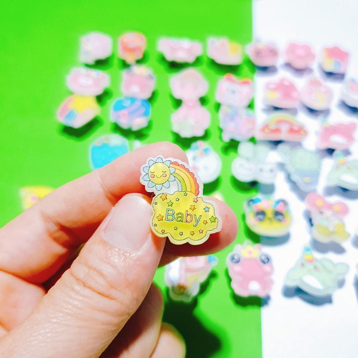 Jibbitz Sticker trang trí dép 2D nhựa hoạt hình nhiều mẫu gắn dép sục nam nữ (ngẫu nhiên)