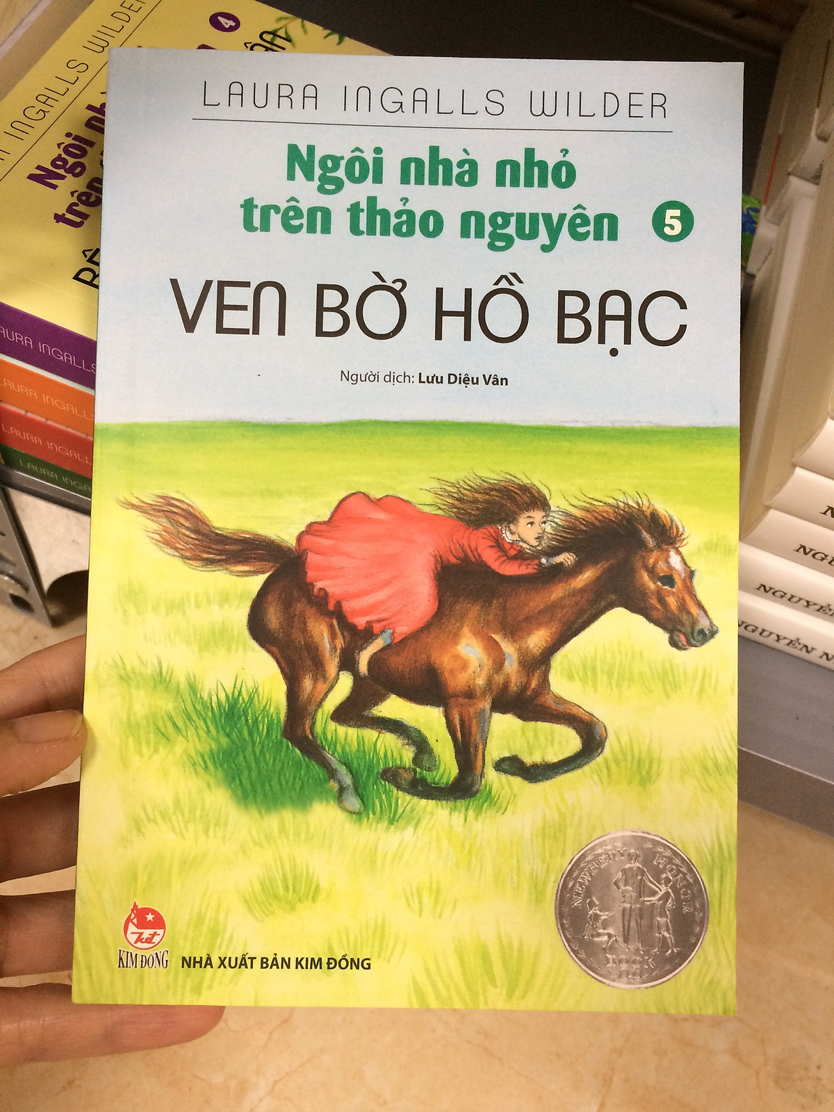 NGÔI NHÀ NHỎ TRÊN THẢO NGUYÊN - TẬP 5 - VEN BỜ HỒ BẠC