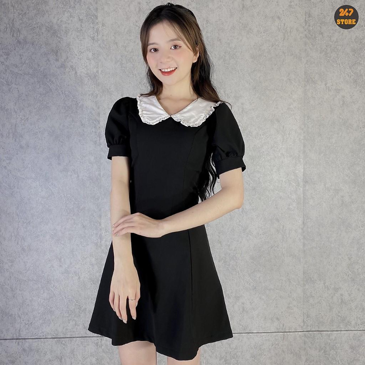 Đầm đen suông cổ bèo vuông trắng  tay đính dây ngọc