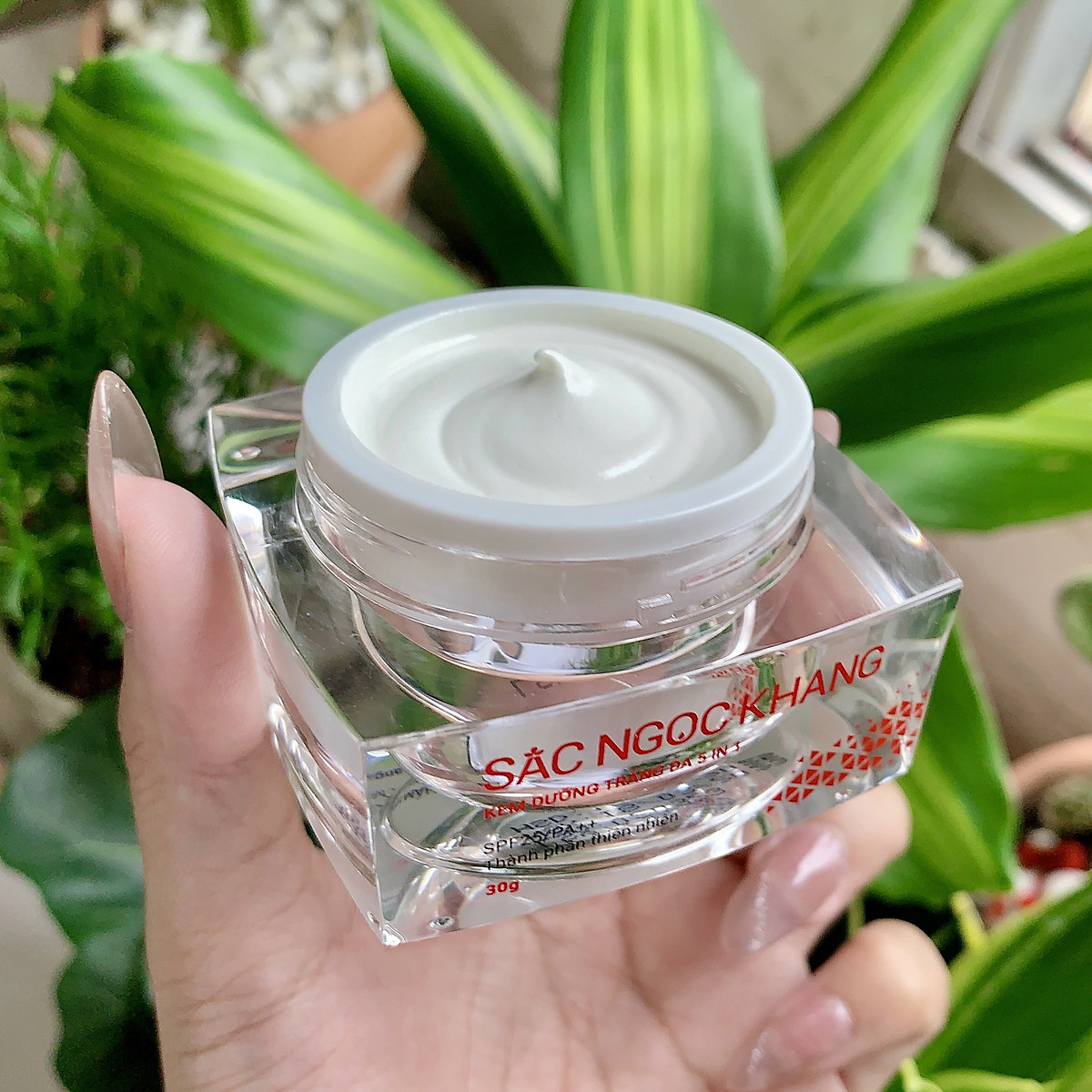 Kem dưỡng da Sắc Ngọc Khang 5 trong 1 ban ngày 30g giúp nuôi dưỡng làn da sáng khỏe, mờ thâm nám ngăn ngừa lão hóa