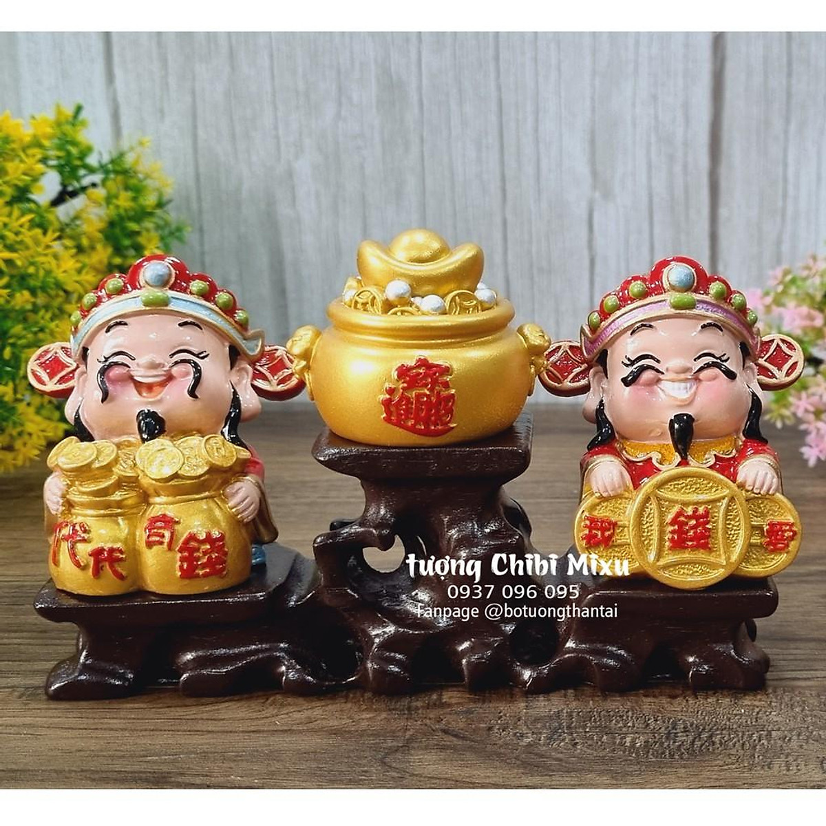 Tại chibi 096, bạn có thể mua ngay (06 mẫu) Bộ 02 tượng Thần Tài 7cm cao cấp kèm túi vàng và chân. Với thiết kế đơn giản nhưng tinh tế, chiếc túi vàng và chân sẽ giúp tượng Thần Tài của bạn thêm phần sang trọng.